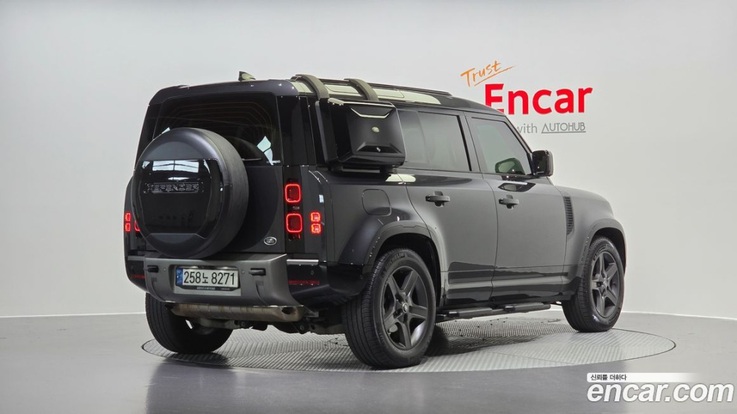 Land Rover Defender 110 P300 X-Dynamic SE, 2022