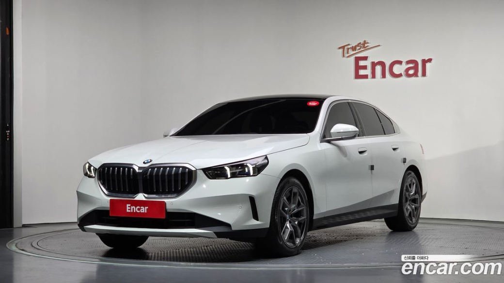 BMW 5-Series 520i, 2024