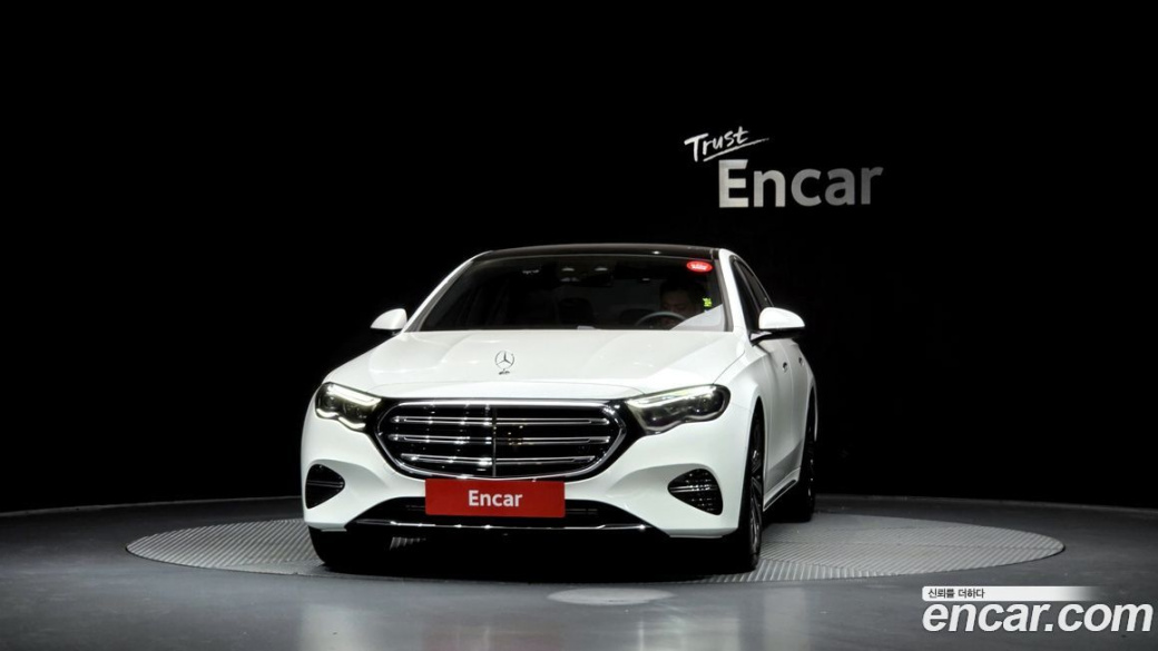 Mercedes-Benz E-Class E300 4MATIC Exclusive, 2025