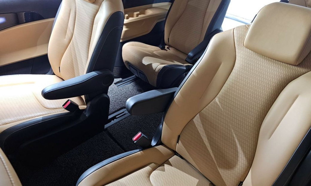 Kia Carnival 9-Seater Signature, 2023