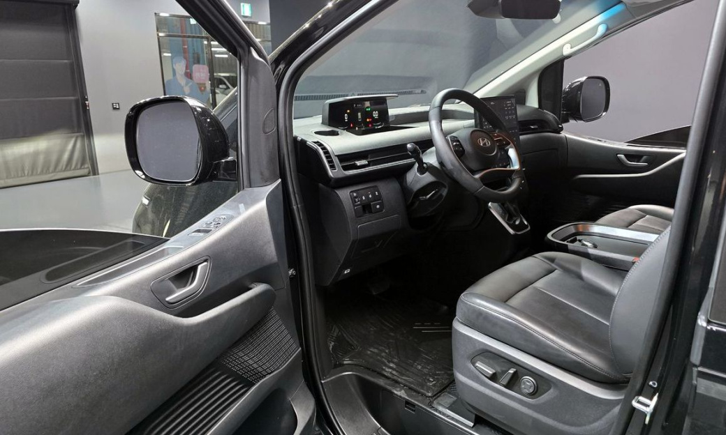 Hyundai Staria Cargo 5-Seater, 2025