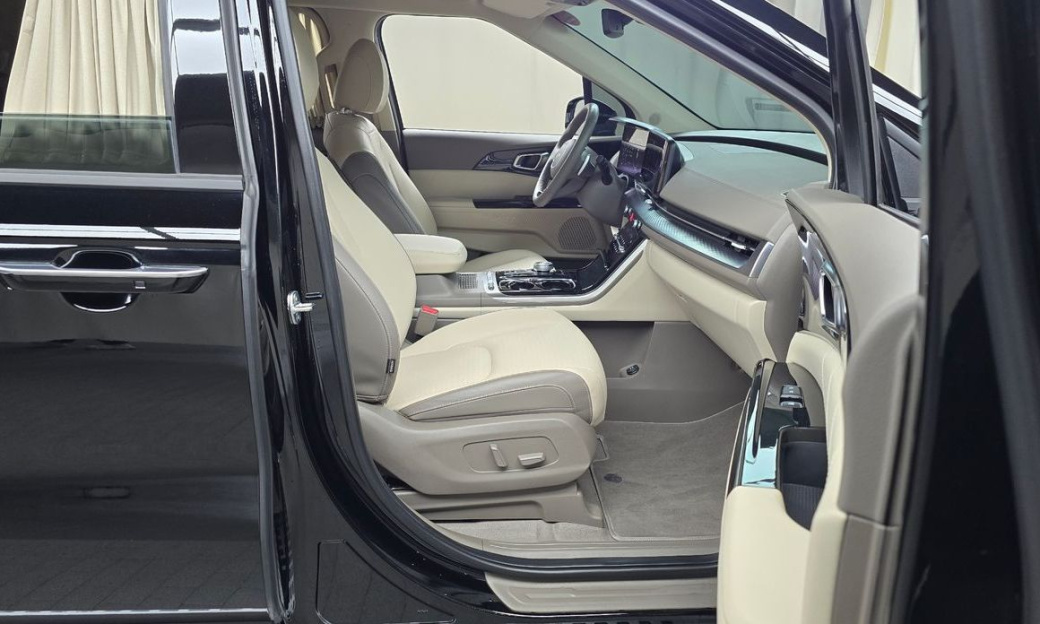 Kia Carnival 9-Seater Hi-Limousine, 2023