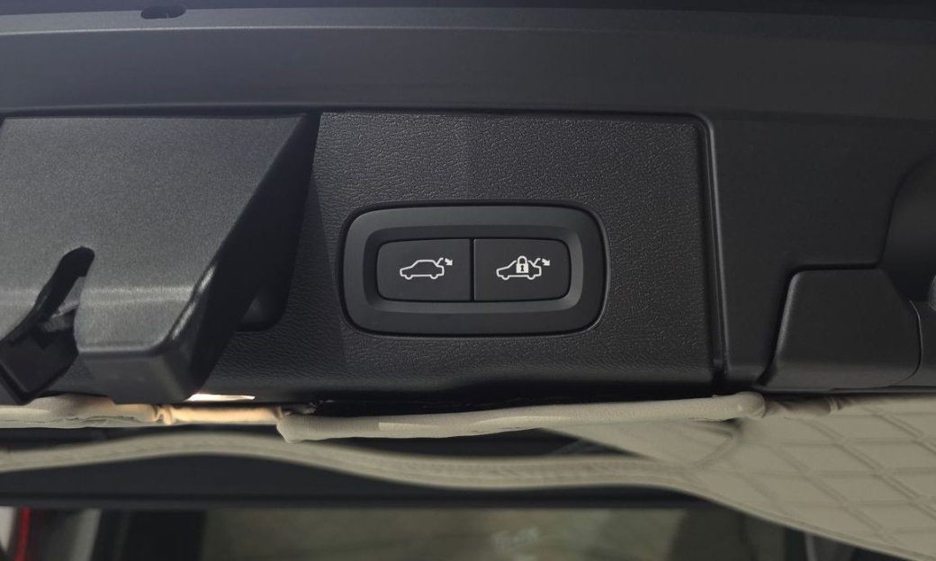 Volvo XC60 B5 Ultra Dark Air Sus, 2026