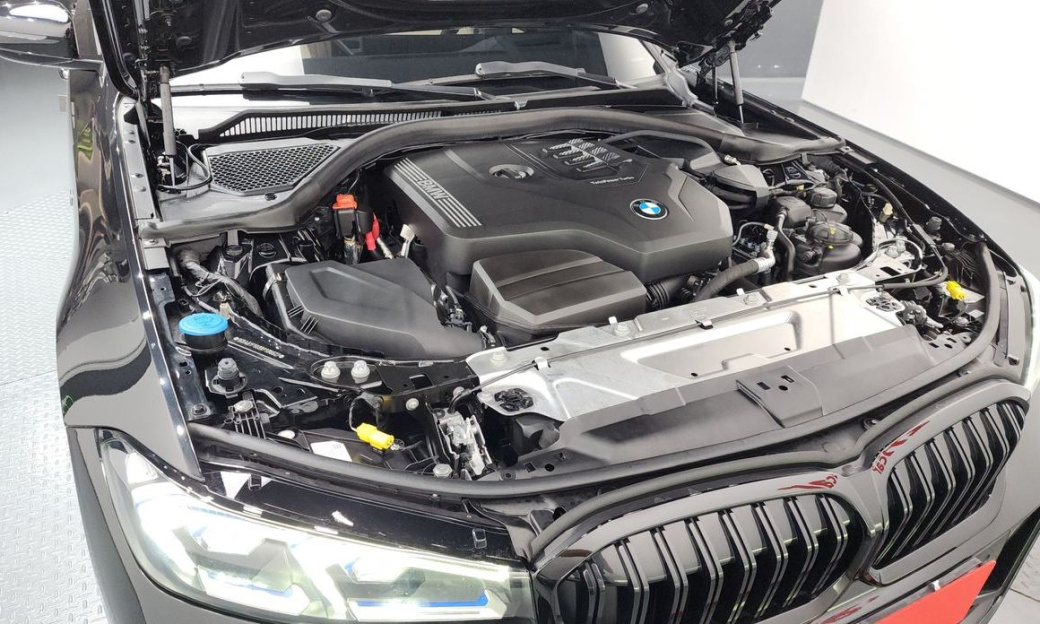 BMW 3-Series 320i M Sport, 2024