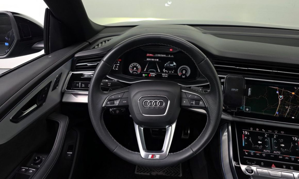 Audi Q8 55 TFSI Quattro Premium, 2022