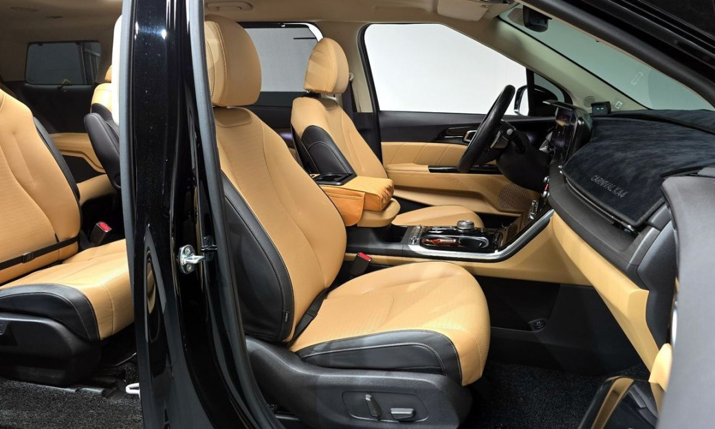Kia Carnival 9-Seater Signature, 2022