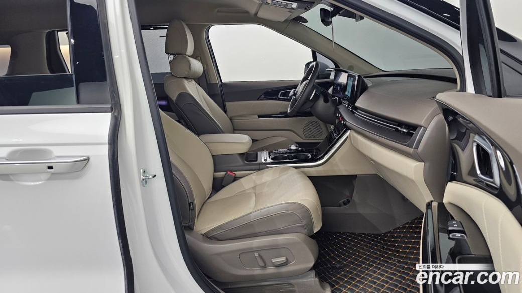 Kia Carnival 7-Seater Signature, 2023
