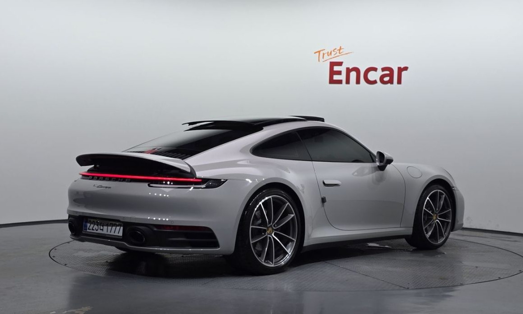 Porsche 911 Carrera, 2024