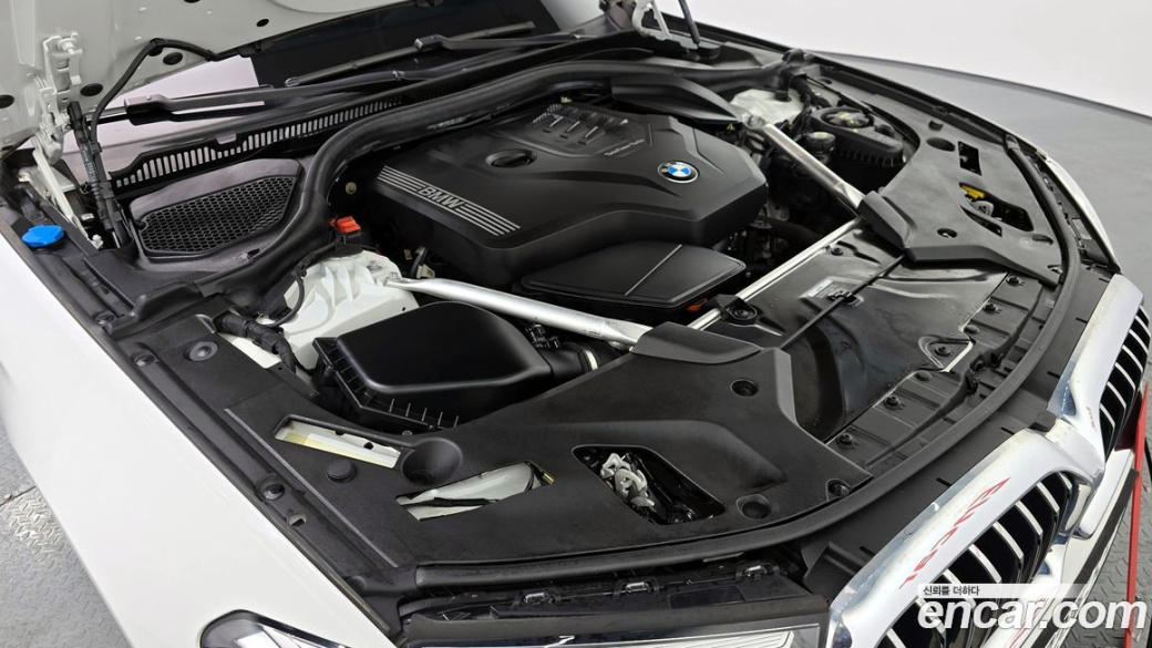 BMW 5-Series 520i Luxury, 2023