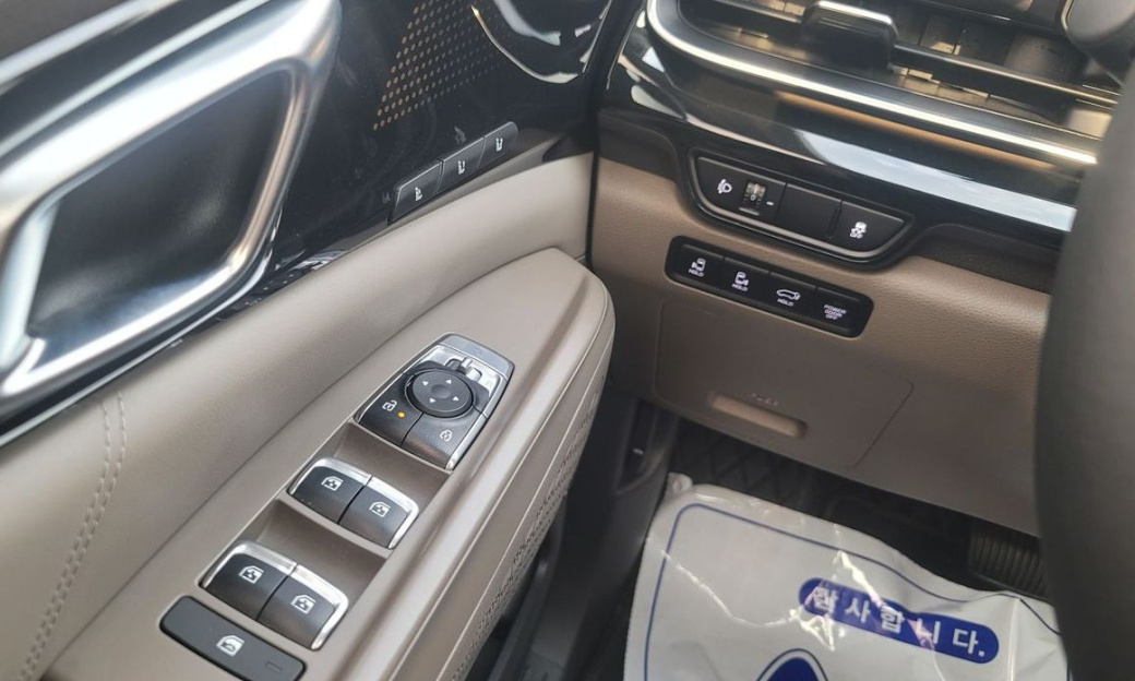 Kia Carnival 9-Seater Gravity, 2025