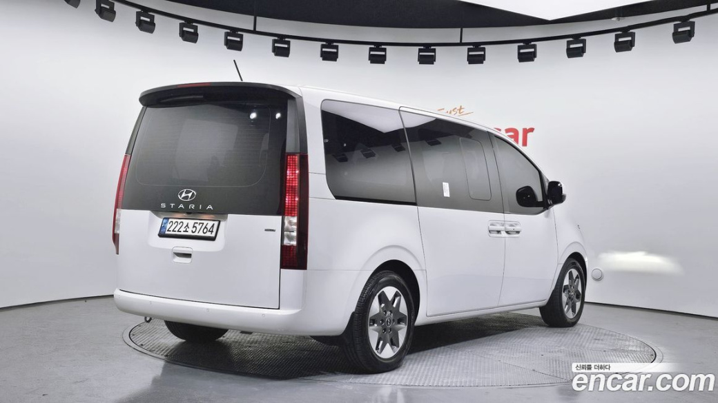 Hyundai Staria 4WD Tourer 9-Seater, 2023
