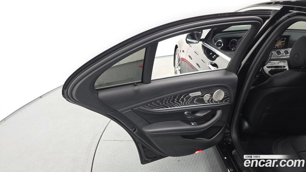 Mercedes-Benz E-Class E350 4MATIC AMG Line, 2022