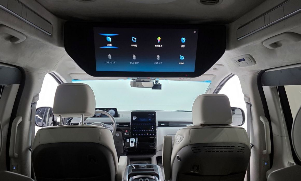 Hyundai Staria 4WD Lounge 9-Seater, 2023