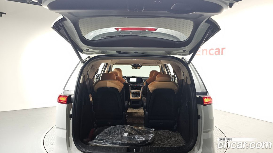 Kia Carnival 9-Seater Signature, 2023