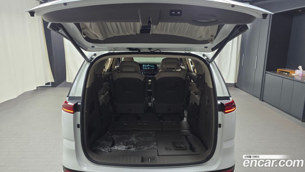 Kia Carnival 7-Seater Hi-Limousine, 2023