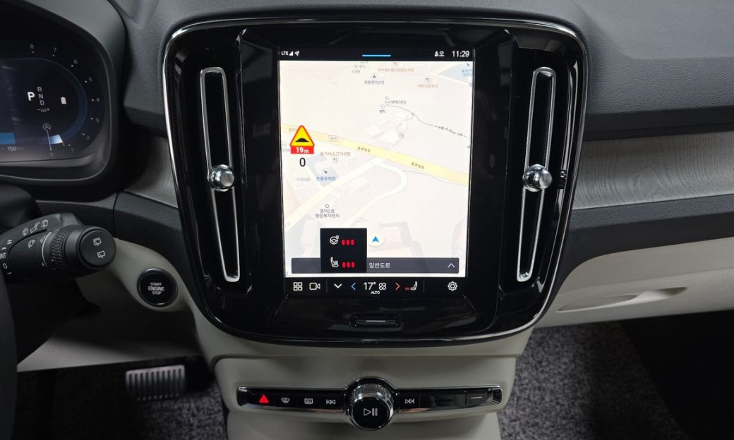 Volvo XC40 B4 Ultra Bright, 2025