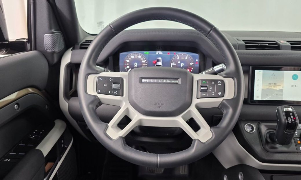 Land Rover Defender 110 D250 SE, 2022