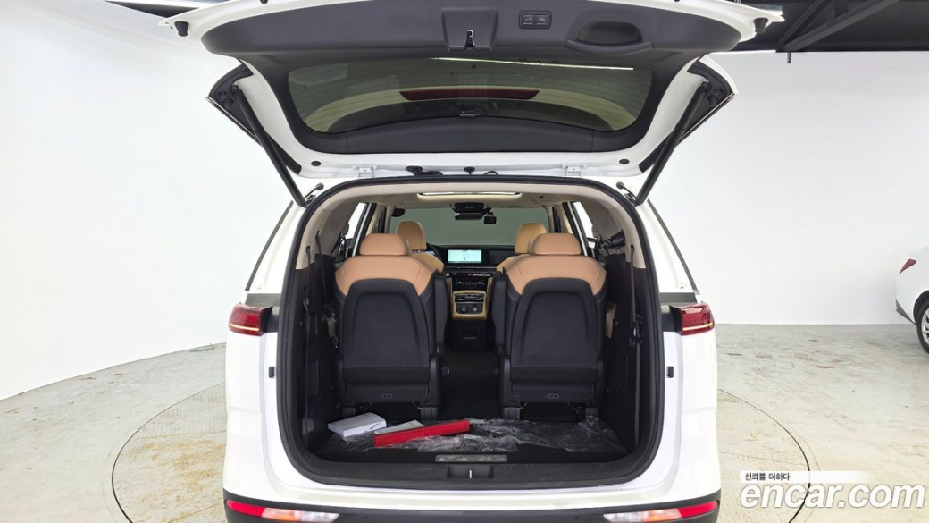 Kia Carnival 9-Seater Signature, 2023