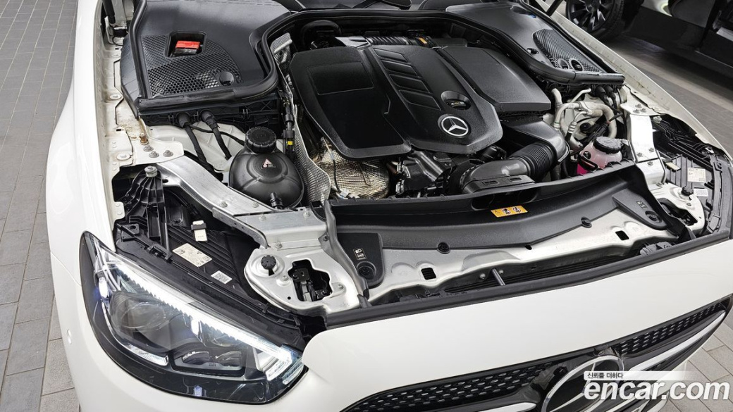 Mercedes-Benz E-Class E220d 4MATIC AMG Line, 2023