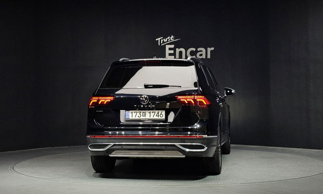 Volkswagen Tiguan 2.0 TSI Prestige, 2024
