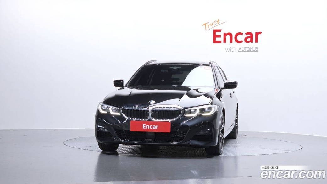 BMW 3-Series 320i Touring M Sports, 2022