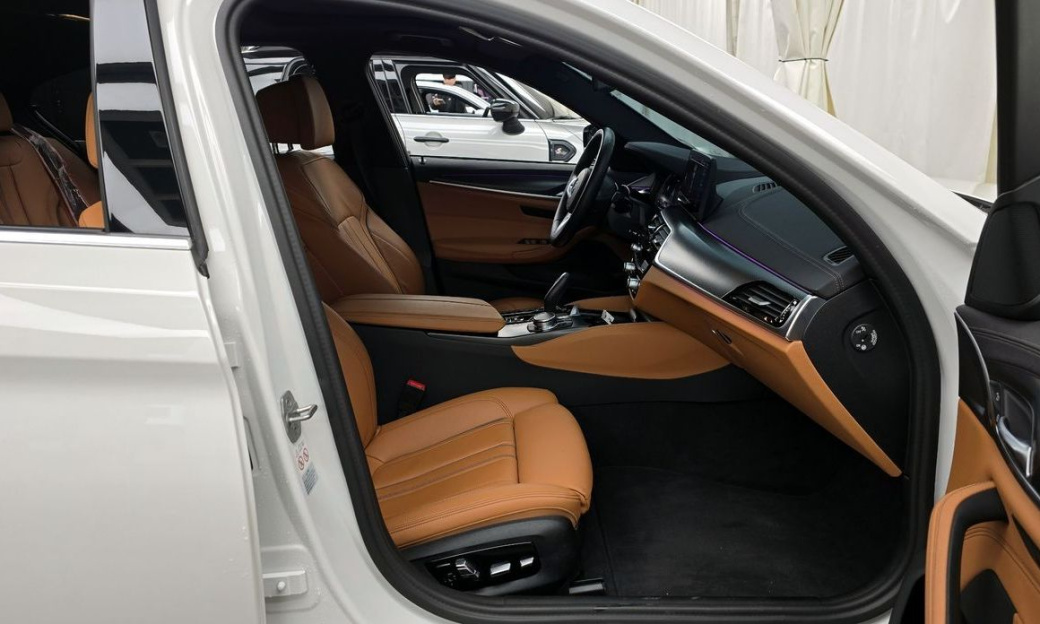 BMW 5-Series 520i M Sport, 2023