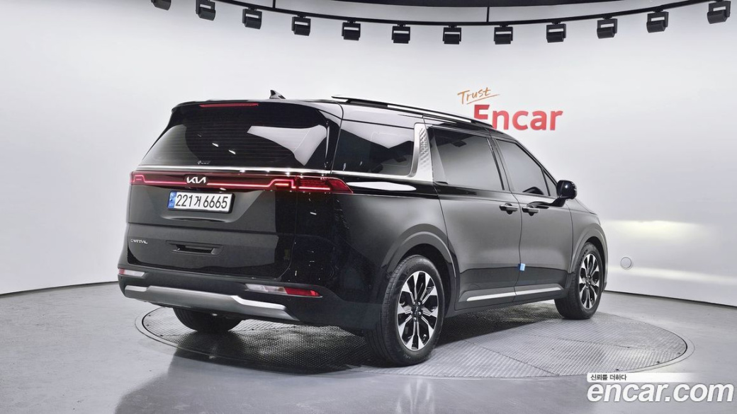 Kia Carnival 9-Seater Signature, 2023
