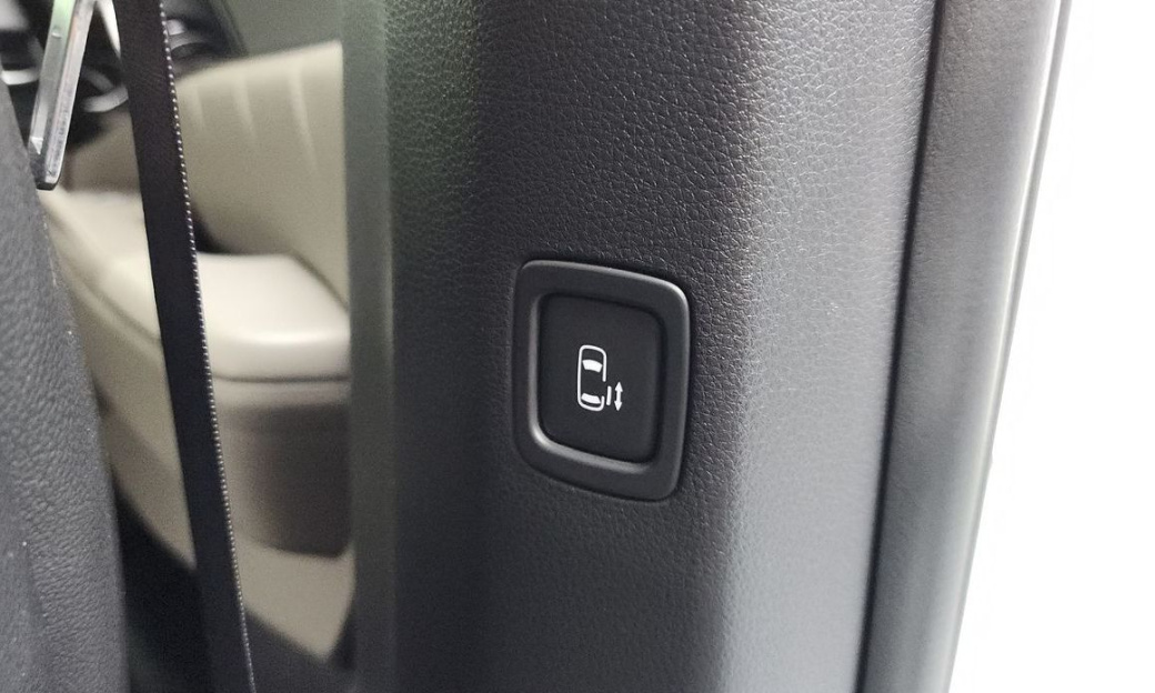 Kia Carnival 9-Seater Signature, 2025