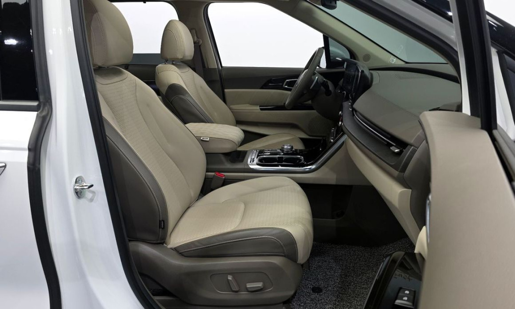 Kia Carnival 9-Seater Signature, 2023