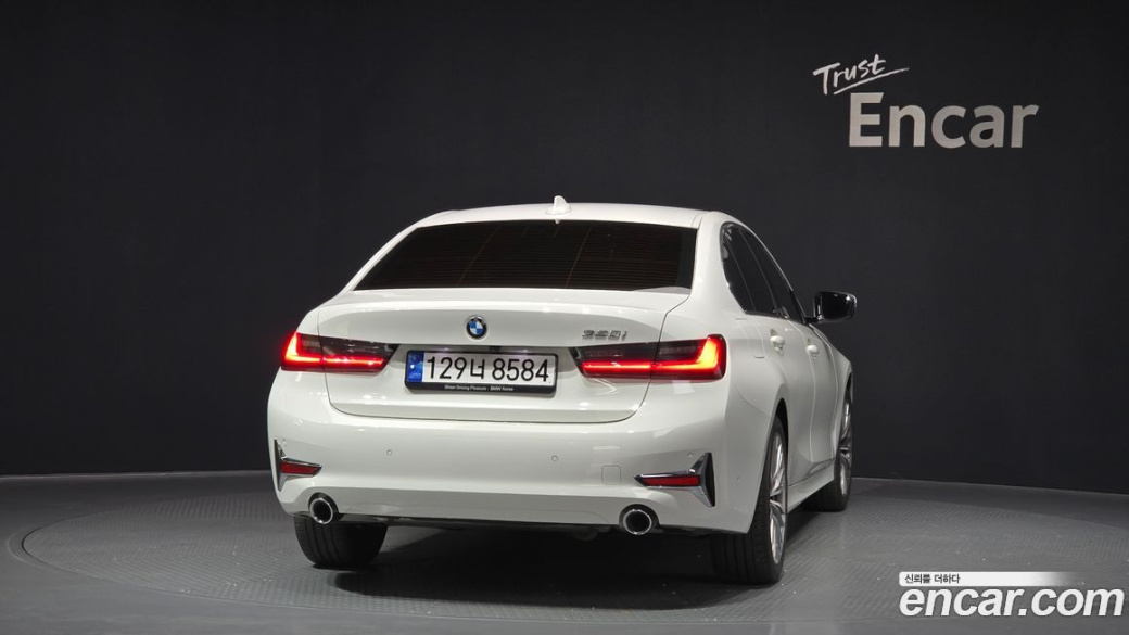 BMW 3-Series 320i Luxury, 2022