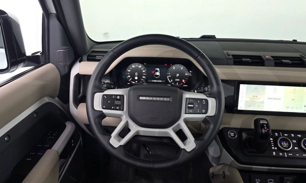 Land Rover Defender 110 D250 SE, 2024