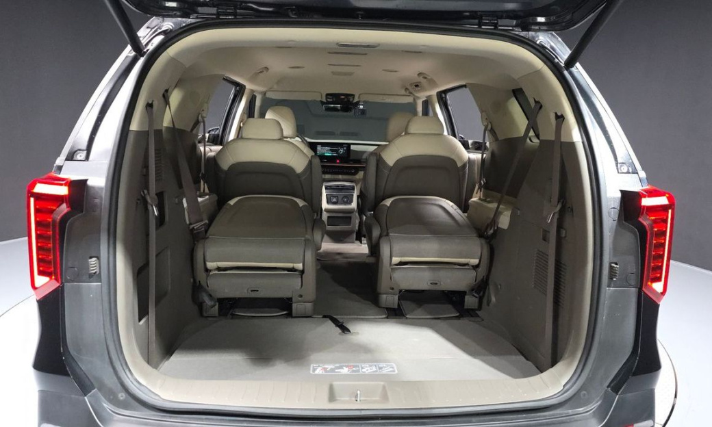 Kia Carnival 9-Seater Gravity, 2025