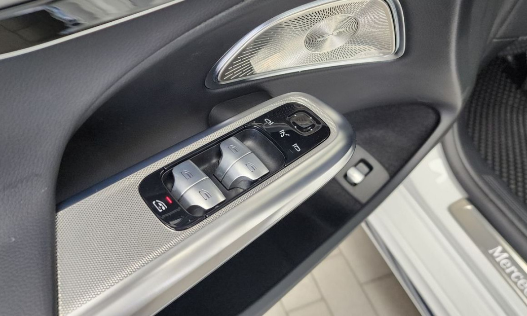 Mercedes-Benz E-Class E300 4MATIC AMG Line, 2024