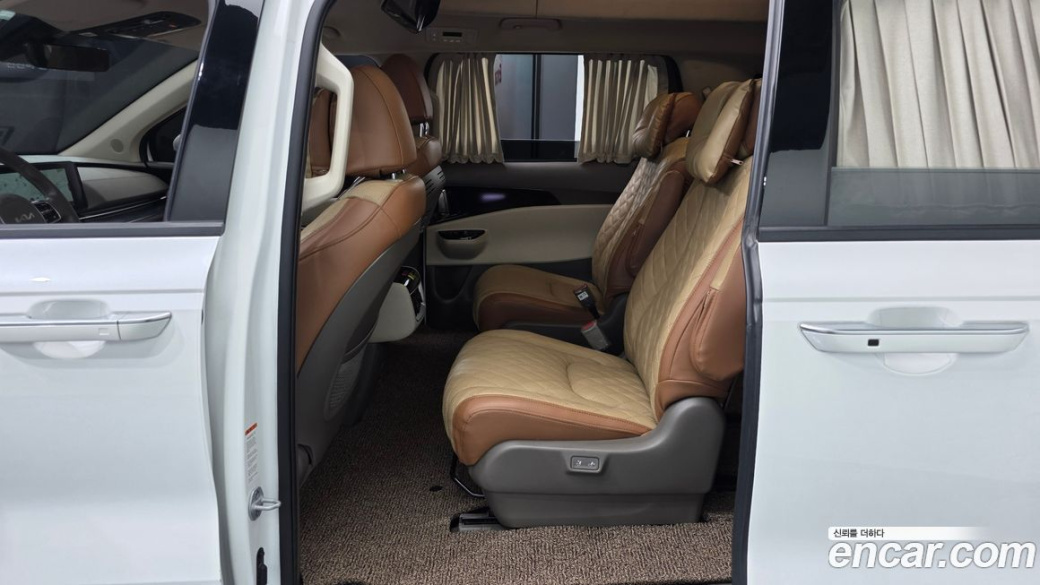 Kia Carnival 9-Seater Hi-Limousine, 2023