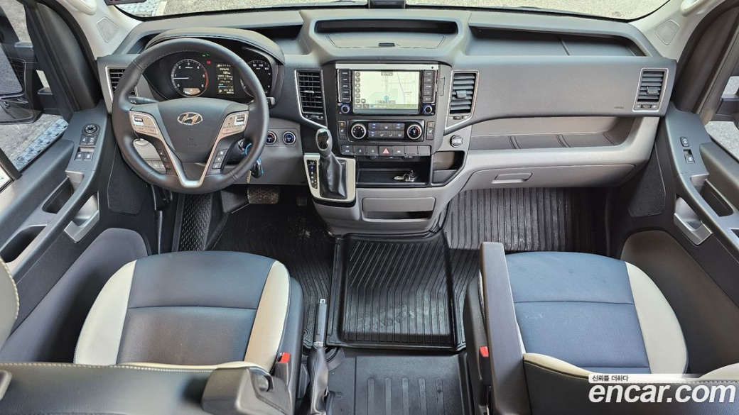 Hyundai Solati 15-seater, 2023