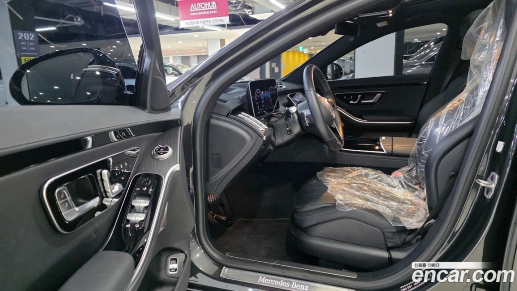 Mercedes-Benz S-Class S350 d 4MATIC, 2025