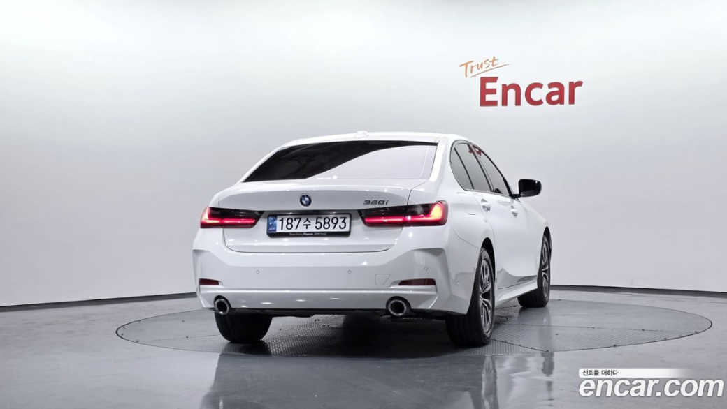 BMW 3-Series 320i, 2024