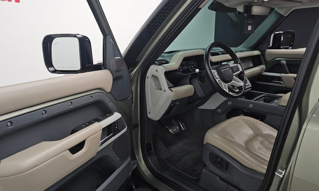 Land Rover Defender 110 D300 HSE, 2022