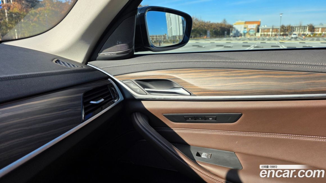 BMW 5-Series 530i xDrive Luxury, 2023