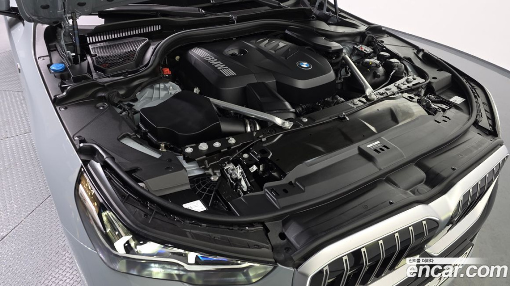 BMW 5-Series 520i M Sport, 2025
