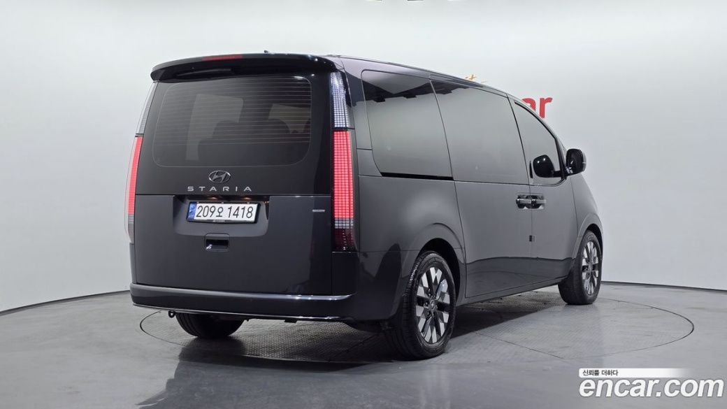 Hyundai Staria 4WD Lounge 7-Seater, 2023
