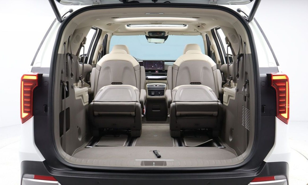 Kia Carnival 9-Seater Signature, 2024
