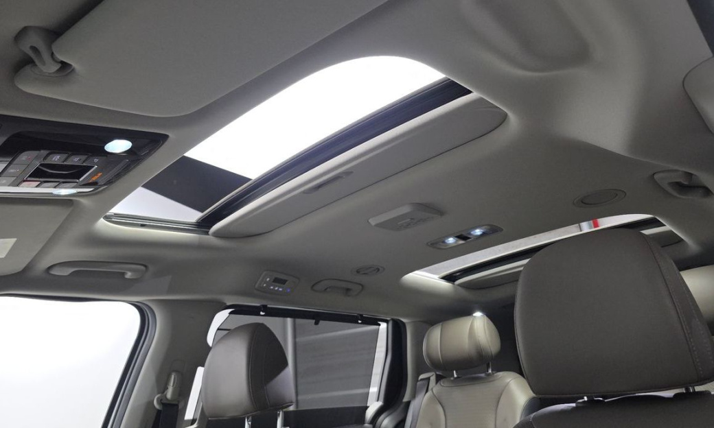 Kia Carnival 7-Seater Signature, 2025