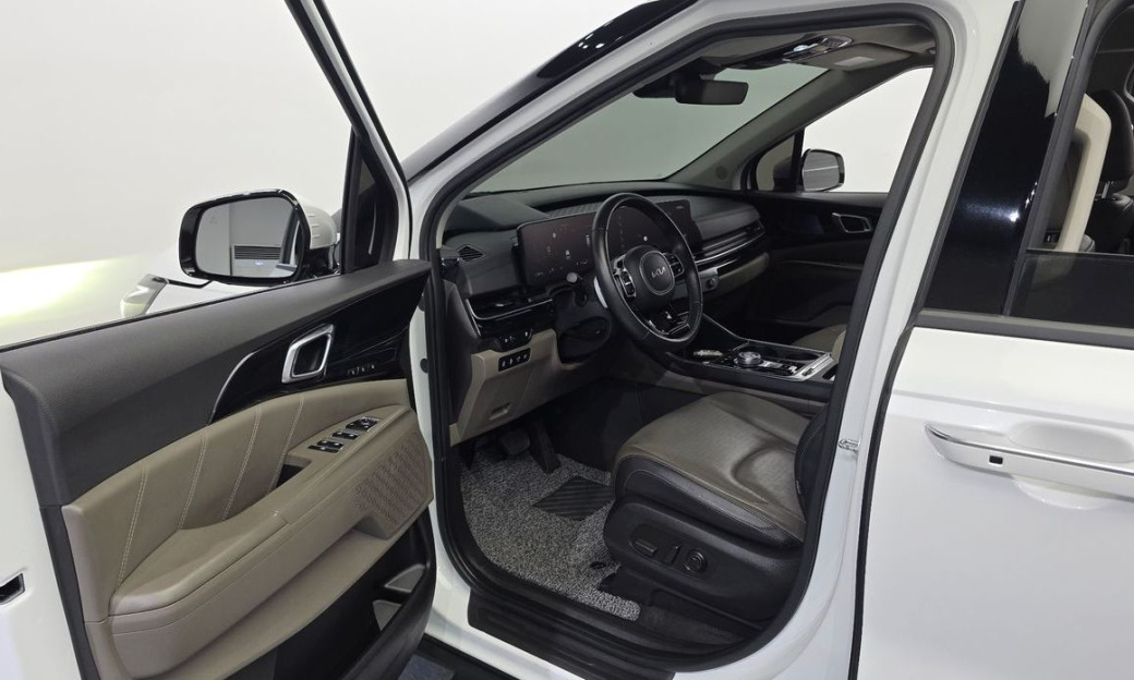 Kia Carnival 7-Seater Signature, 2025