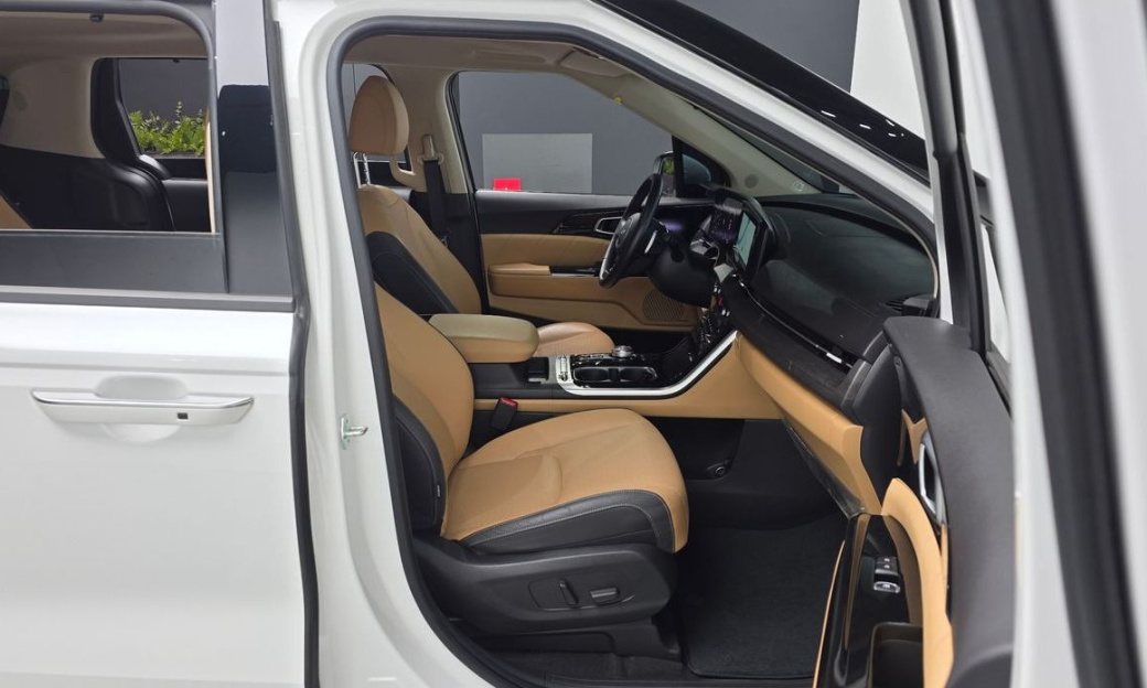 Kia Carnival 7-Seater Signature, 2023