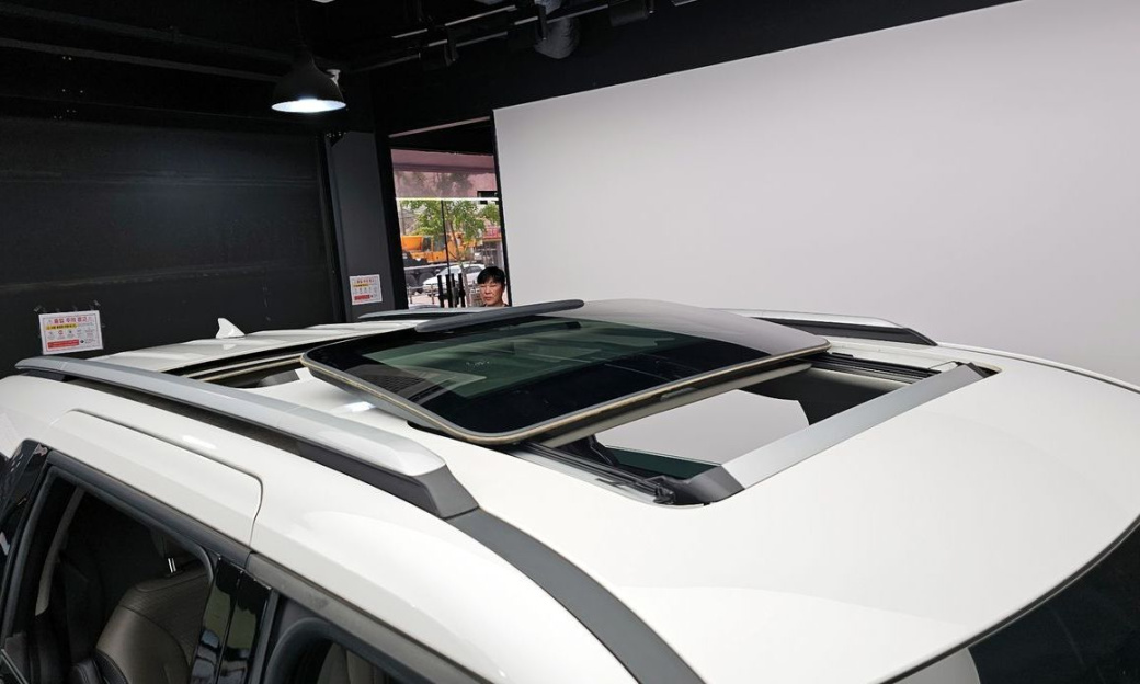 Kia Carnival 9-Seater Signature, 2025