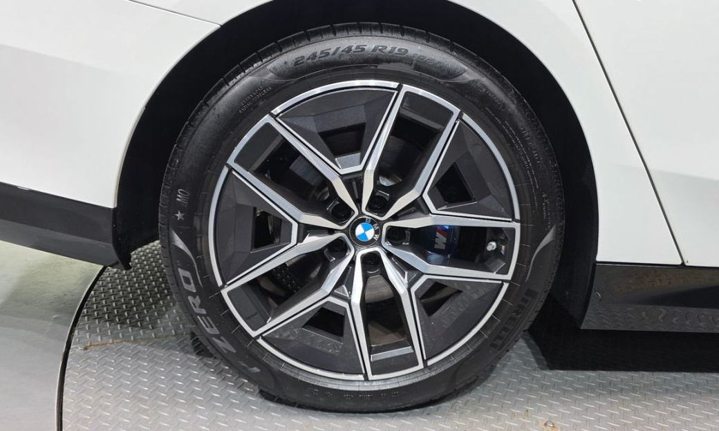 BMW 5-Series 520i M Sport, 2025