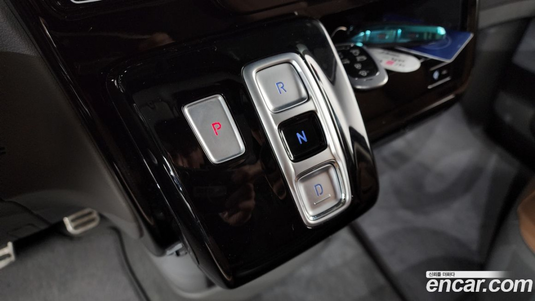 Hyundai Staria 4WD Lounge 9-Seater, 2022