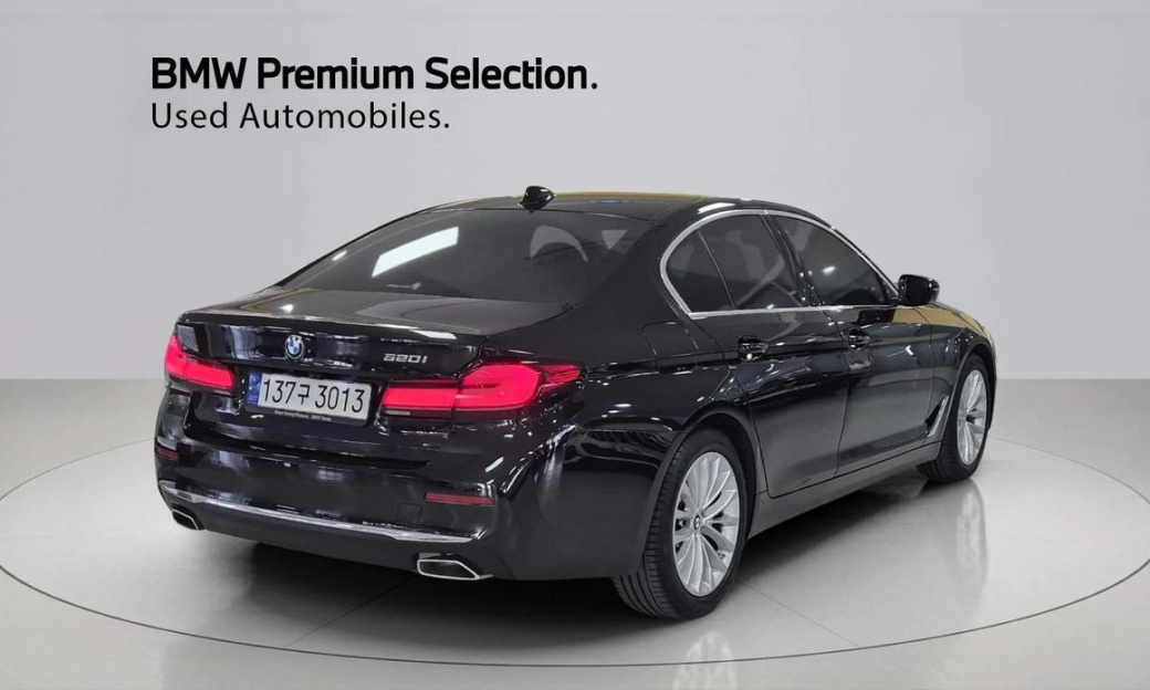 BMW 5-Series 520i Luxury, 2023