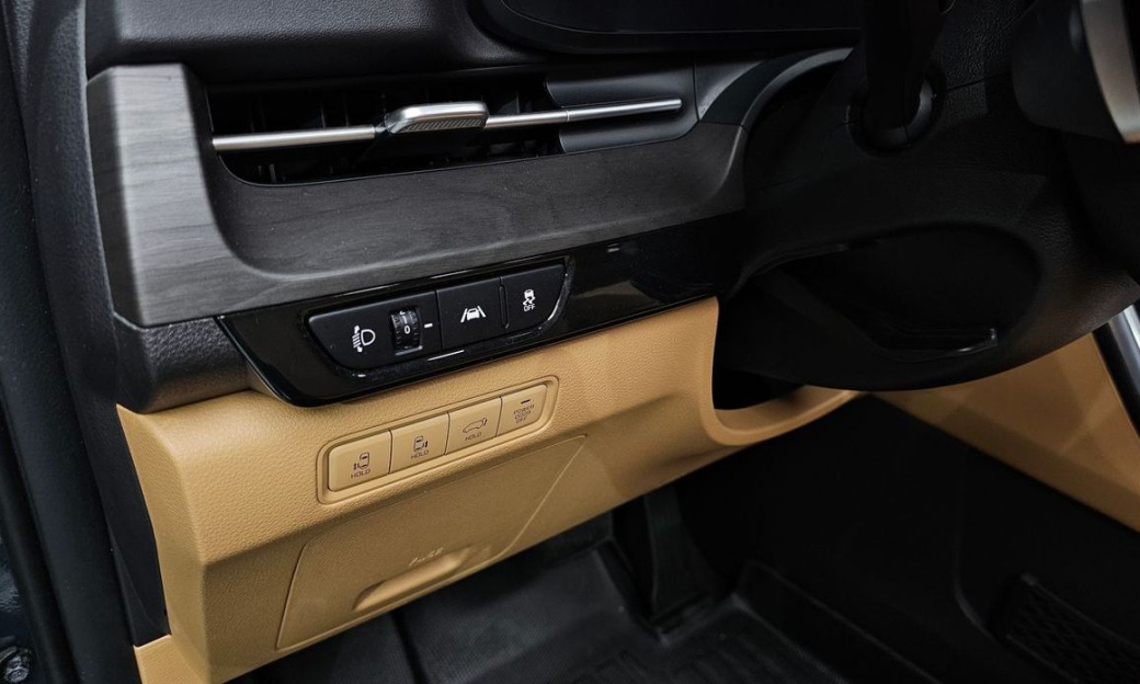 Kia Carnival 7-Seater Signature, 2023